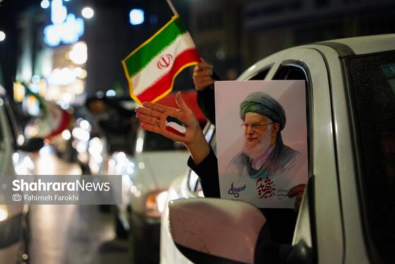 گزارش تصویری | رژه خودرویی مردم مشهد در ششمین شب از حضور پرشور در خیابان‌ها (۲)