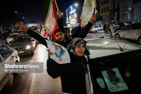 گزارش تصویری | رژه خودرویی مردم مشهد در ششمین شب از حضور پرشور در خیابان‌ها (۲)