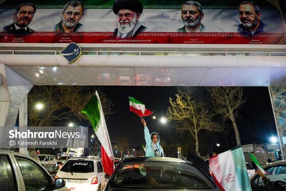 گزارش تصویری | رژه خودرویی مردم مشهد در ششمین شب از حضور پرشور در خیابان‌ها (۲)