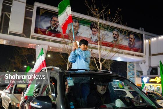 گزارش تصویری | رژه خودرویی مردم مشهد در ششمین شب از حضور پرشور در خیابان‌ها (۲)