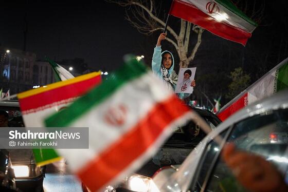 گزارش تصویری | رژه خودرویی مردم مشهد در ششمین شب از حضور پرشور در خیابان‌ها (۲)