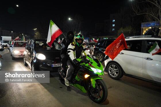 گزارش تصویری | رژه خودرویی مردم مشهد در ششمین شب از حضور پرشور در خیابان‌ها (۲)