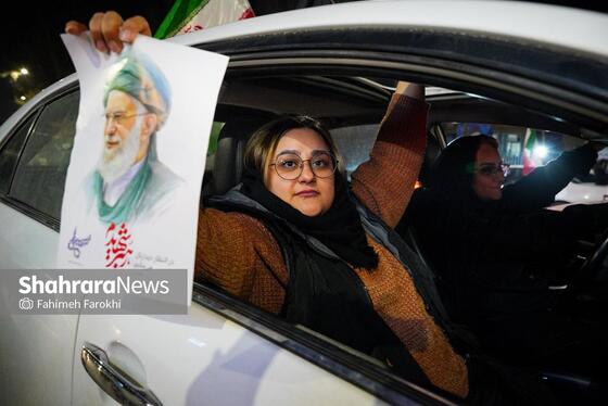 گزارش تصویری | رژه خودرویی مردم مشهد در ششمین شب از حضور پرشور در خیابان‌ها (۲)