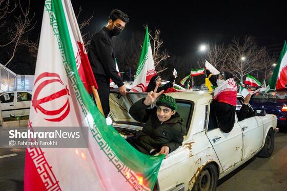 گزارش تصویری | رژه خودرویی مردم مشهد در ششمین شب از حضور پرشور در خیابان‌ها (۲)