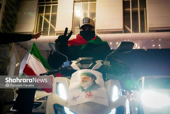 گزارش تصویری | رژه خودرویی مردم مشهد در ششمین شب از حضور پرشور در خیابان‌ها (۲)