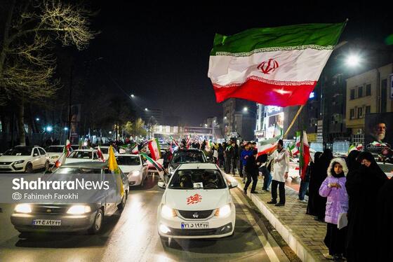 گزارش تصویری | رژه خودرویی مردم مشهد در ششمین شب از حضور پرشور در خیابان‌ها (۲)