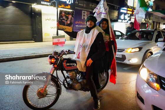 گزارش تصویری | رژه خودرویی مردم مشهد در ششمین شب از حضور پرشور در خیابان‌ها (۲)