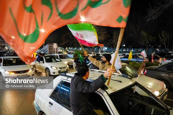 گزارش تصویری | رژه خودرویی مردم مشهد در ششمین شب از حضور پرشور در خیابان‌ها (۲)