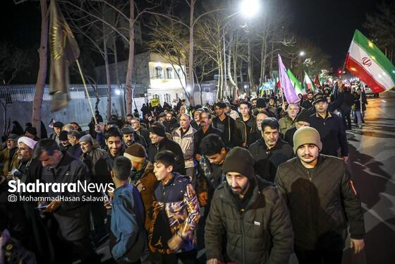 گزارش تصویری | هفتمین شب حضور پرشور مردم مشهد در خون‌خواهی امام شهید و حمایت از نیرو‌های مسلح (شنبه ۱۶ اسفند)