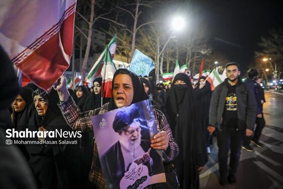 گزارش تصویری | هفتمین شب حضور پرشور مردم مشهد در خون‌خواهی امام شهید و حمایت از نیرو‌های مسلح (شنبه ۱۶ اسفند)