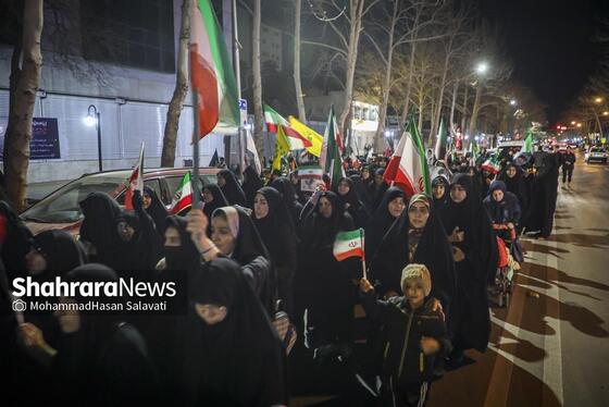 گزارش تصویری | هفتمین شب حضور پرشور مردم مشهد در خون‌خواهی امام شهید و حمایت از نیرو‌های مسلح (شنبه ۱۶ اسفند)