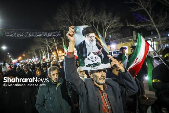 گزارش تصویری | هفتمین شب حضور پرشور مردم مشهد در خون‌خواهی امام شهید و حمایت از نیرو‌های مسلح (شنبه ۱۶ اسفند)
