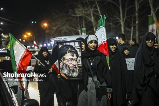 گزارش تصویری | هفتمین شب حضور پرشور مردم مشهد در خون‌خواهی امام شهید و حمایت از نیرو‌های مسلح (شنبه ۱۶ اسفند)