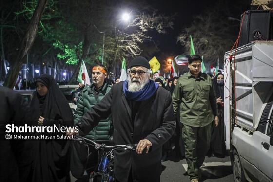 گزارش تصویری | هفتمین شب حضور پرشور مردم مشهد در خون‌خواهی امام شهید و حمایت از نیرو‌های مسلح (شنبه ۱۶ اسفند)