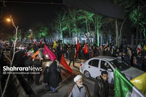 گزارش تصویری | هفتمین شب حضور پرشور مردم مشهد در خون‌خواهی امام شهید و حمایت از نیرو‌های مسلح (شنبه ۱۶ اسفند)