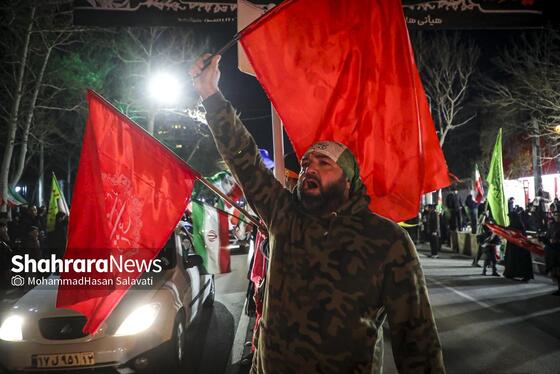 گزارش تصویری | هفتمین شب حضور پرشور مردم مشهد در خون‌خواهی امام شهید و حمایت از نیرو‌های مسلح (شنبه ۱۶ اسفند)