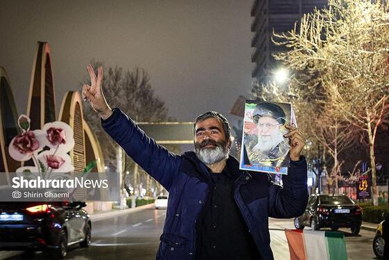 گزارش تصویری | واکنش مردم مشهد به خبر انتخاب آیت‌الله سیدمجتبی خامنه‌ای به عنوان سومین رهبر انقلاب اسلامی ایران - ۲