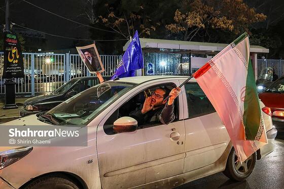 گزارش تصویری | واکنش مردم مشهد به خبر انتخاب آیت‌الله سیدمجتبی خامنه‌ای به عنوان سومین رهبر انقلاب اسلامی ایران - ۲