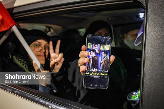 گزارش تصویری | واکنش مردم مشهد به خبر انتخاب آیت‌الله سیدمجتبی خامنه‌ای به عنوان سومین رهبر انقلاب اسلامی ایران - ۲
