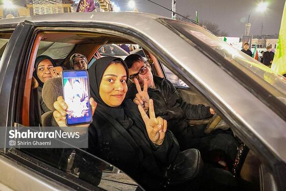 گزارش تصویری | واکنش مردم مشهد به خبر انتخاب آیت‌الله سیدمجتبی خامنه‌ای به عنوان سومین رهبر انقلاب اسلامی ایران - ۲