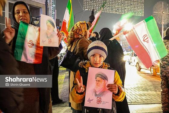 گزارش تصویری | واکنش مردم مشهد به خبر انتخاب آیت‌الله سیدمجتبی خامنه‌ای به عنوان سومین رهبر انقلاب اسلامی ایران - ۲