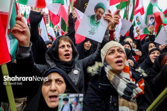 گزارش تصویری | حضور پرشور و باشکوه مردم برای بیعت با سومین رهبر انقلاب اسلامی در میدان شهدا مشهد