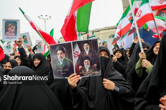 گزارش تصویری | حضور پرشور و باشکوه مردم برای بیعت با سومین رهبر انقلاب اسلامی در میدان شهدا مشهد