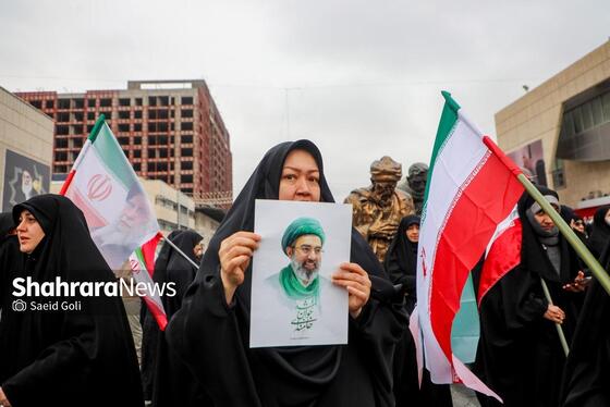 گزارش تصویری | حضور پرشور و باشکوه مردم برای بیعت با سومین رهبر انقلاب اسلامی در میدان شهدا مشهد