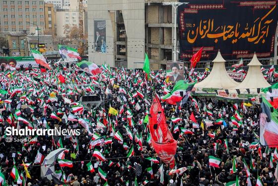 گزارش تصویری | حضور پرشور و باشکوه مردم برای بیعت با سومین رهبر انقلاب اسلامی در میدان شهدا مشهد