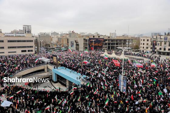 گزارش تصویری | حضور پرشور و باشکوه مردم برای بیعت با سومین رهبر انقلاب اسلامی در میدان شهدا مشهد