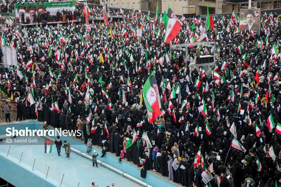 گزارش تصویری | حضور پرشور و باشکوه مردم برای بیعت با سومین رهبر انقلاب اسلامی در میدان شهدا مشهد