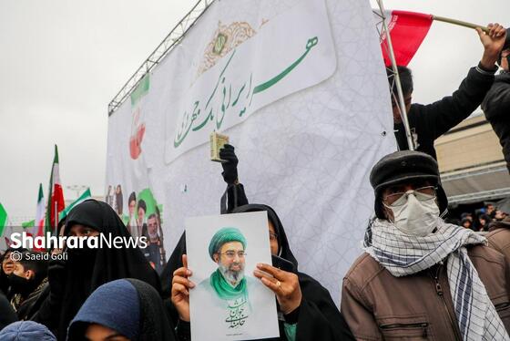 گزارش تصویری | حضور پرشور و باشکوه مردم برای بیعت با سومین رهبر انقلاب اسلامی در میدان شهدا مشهد