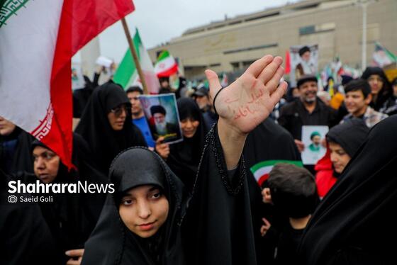 گزارش تصویری | حضور پرشور و باشکوه مردم برای بیعت با سومین رهبر انقلاب اسلامی در میدان شهدا مشهد
