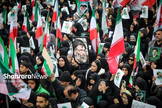 گزارش تصویری | حضور پرشور و باشکوه مردم برای بیعت با سومین رهبر انقلاب اسلامی در میدان شهدا مشهد