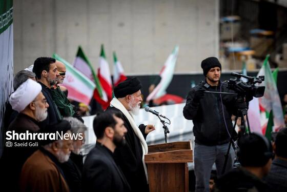 گزارش تصویری | حضور پرشور و باشکوه مردم برای بیعت با سومین رهبر انقلاب اسلامی در میدان شهدا مشهد