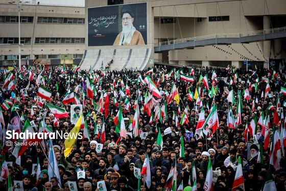 گزارش تصویری | حضور پرشور و باشکوه مردم برای بیعت با سومین رهبر انقلاب اسلامی در میدان شهدا مشهد