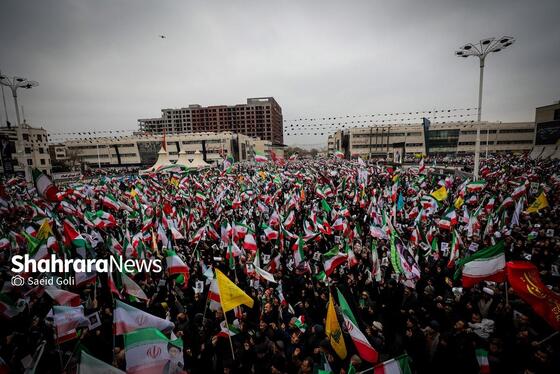 گزارش تصویری | حضور پرشور و باشکوه مردم برای بیعت با سومین رهبر انقلاب اسلامی در میدان شهدا مشهد