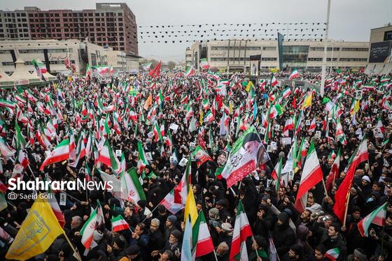 گزارش تصویری | حضور پرشور و باشکوه مردم برای بیعت با سومین رهبر انقلاب اسلامی در میدان شهدا مشهد