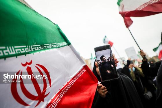 گزارش تصویری | حضور پرشور و باشکوه مردم برای بیعت با سومین رهبر انقلاب اسلامی در میدان شهدا مشهد