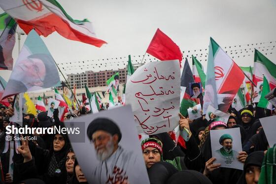 گزارش تصویری | حضور پرشور و باشکوه مردم برای بیعت با سومین رهبر انقلاب اسلامی در میدان شهدا مشهد
