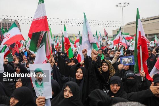 گزارش تصویری | حضور پرشور و باشکوه مردم برای بیعت با سومین رهبر انقلاب اسلامی در میدان شهدا مشهد