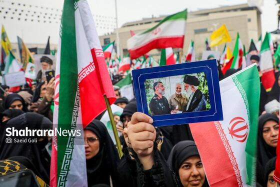 گزارش تصویری | حضور پرشور و باشکوه مردم برای بیعت با سومین رهبر انقلاب اسلامی در میدان شهدا مشهد