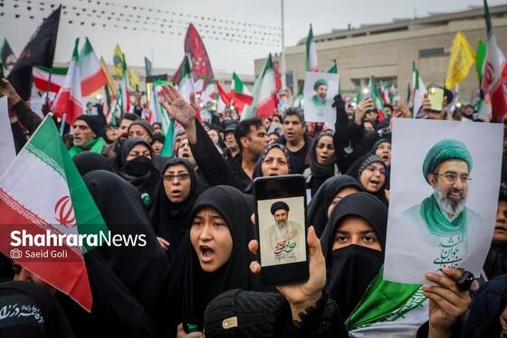 گزارش تصویری | حضور پرشور و باشکوه مردم برای بیعت با سومین رهبر انقلاب اسلامی در میدان شهدا مشهد