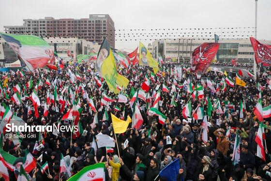 گزارش تصویری | حضور پرشور و باشکوه مردم برای بیعت با سومین رهبر انقلاب اسلامی در میدان شهدا مشهد