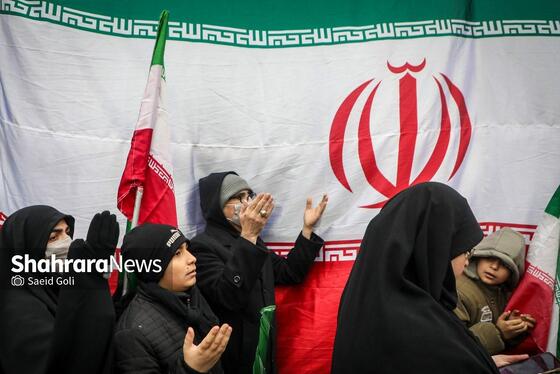 گزارش تصویری | حضور پرشور و باشکوه مردم برای بیعت با سومین رهبر انقلاب اسلامی در میدان شهدا مشهد