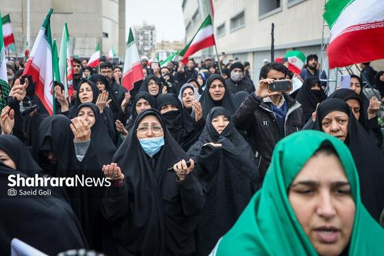 گزارش تصویری | حضور پرشور و باشکوه مردم برای بیعت با سومین رهبر انقلاب اسلامی در میدان شهدا مشهد