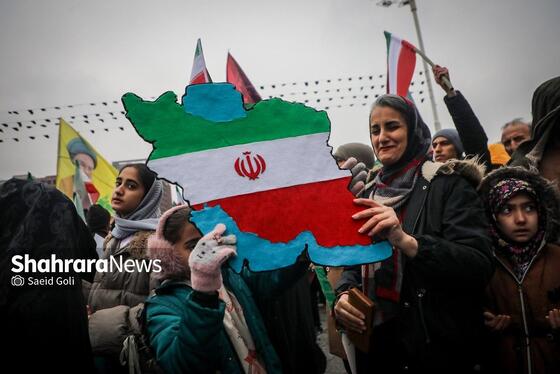 گزارش تصویری | حضور پرشور و باشکوه مردم برای بیعت با سومین رهبر انقلاب اسلامی در میدان شهدا مشهد