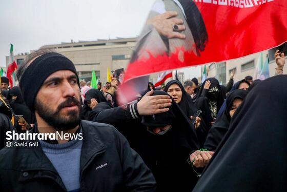 گزارش تصویری | حضور پرشور و باشکوه مردم برای بیعت با سومین رهبر انقلاب اسلامی در میدان شهدا مشهد