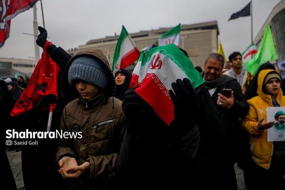 گزارش تصویری | حضور پرشور و باشکوه مردم برای بیعت با سومین رهبر انقلاب اسلامی در میدان شهدا مشهد