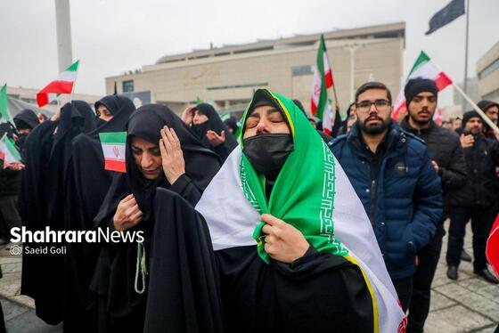 گزارش تصویری | حضور پرشور و باشکوه مردم برای بیعت با سومین رهبر انقلاب اسلامی در میدان شهدا مشهد